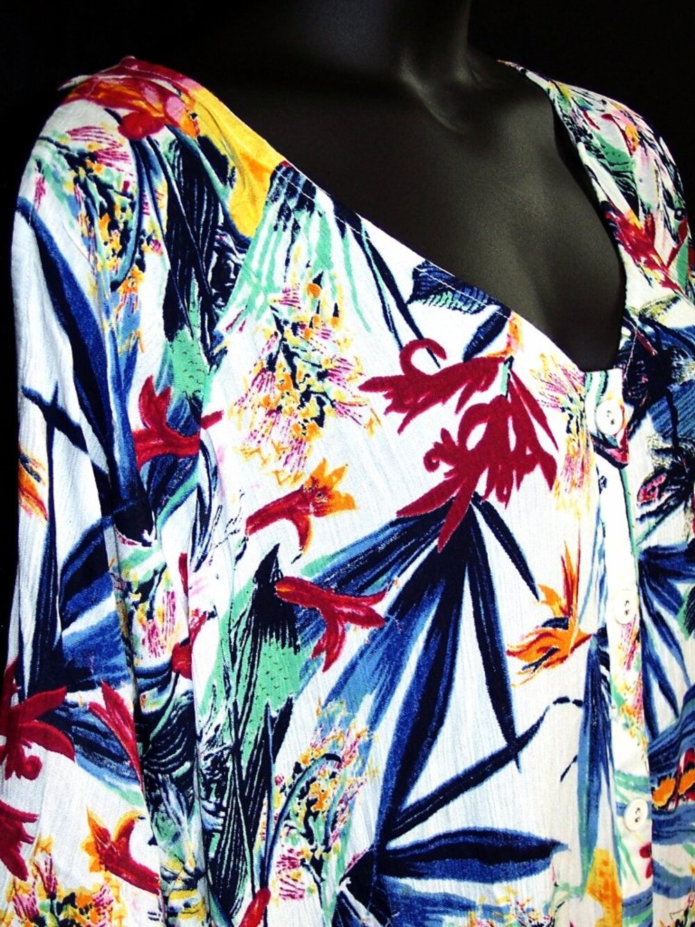 NEW Roaman's Angelina Tunic 22W Tropical Print Cold Shoulder Crinkle Crepe Top - Picture 7 of 15